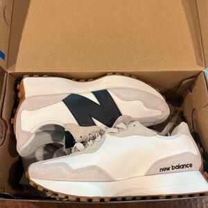 New Balance 327